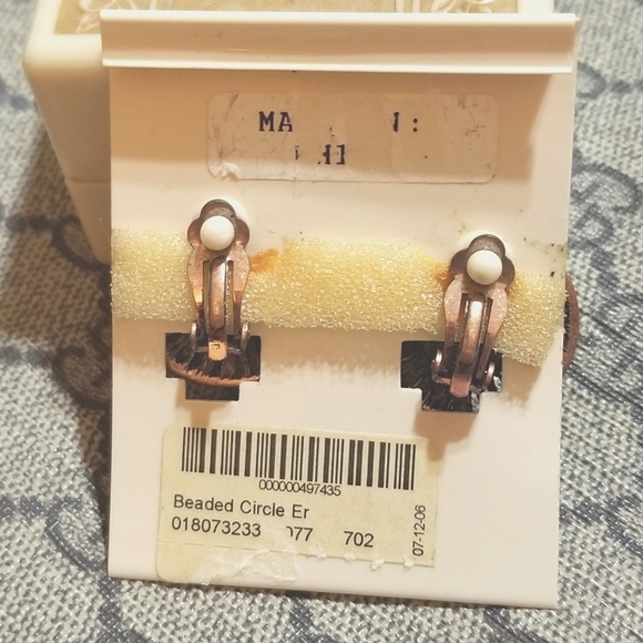 Coldwater Creek Vintage Old Stock on Card Clip Earrings - Picture 3 of 5